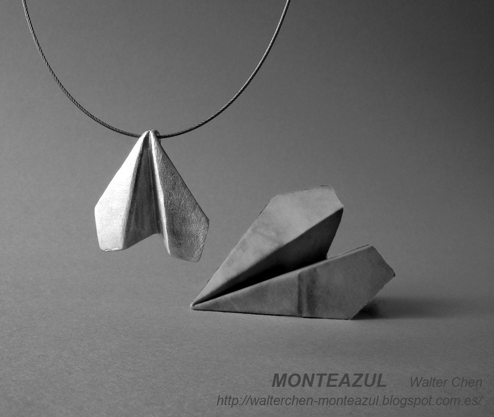 Origami Airplane Pendant - monteazul