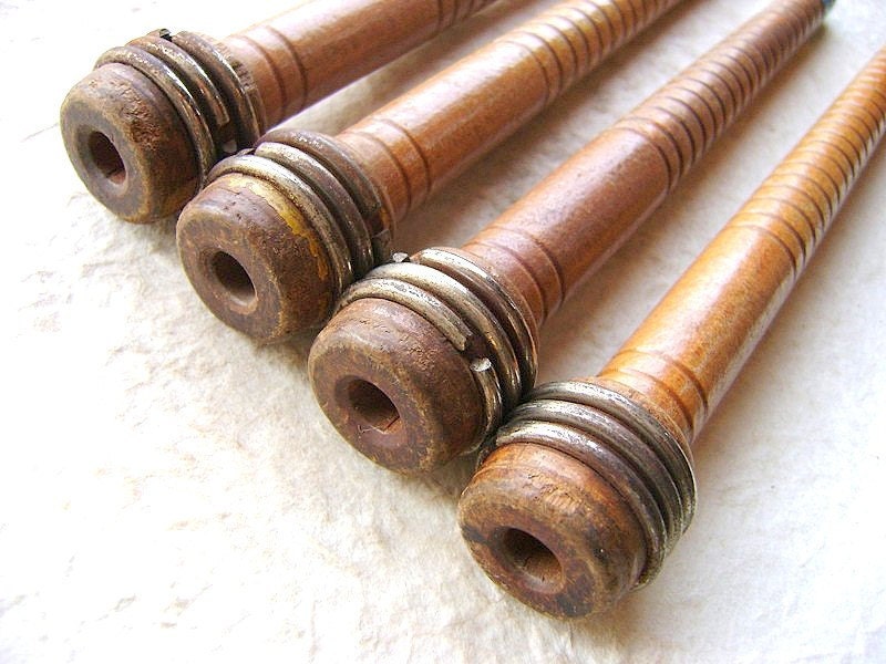 Vintage Japanese Wood Spindle  Spool Bobbin 2 Yellow 2 Blue Ends  (F38)