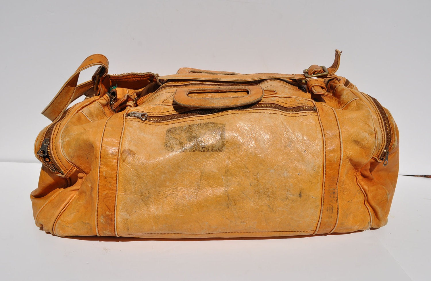 vintage 1970s leather CARRY-ON tote shoulder luggage bag overnight DUFFLE