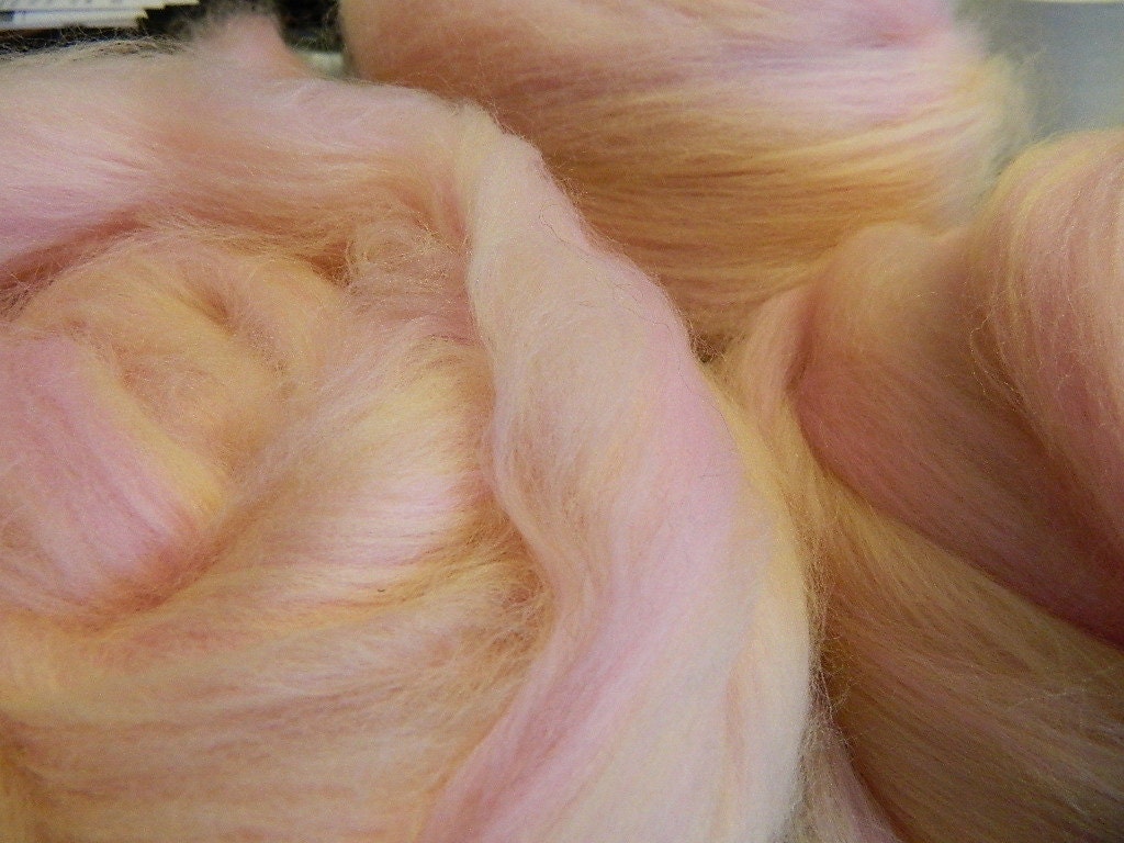 Merino, Wool Roving, Custom blend, Blushing Vanilla colour, 4 oz