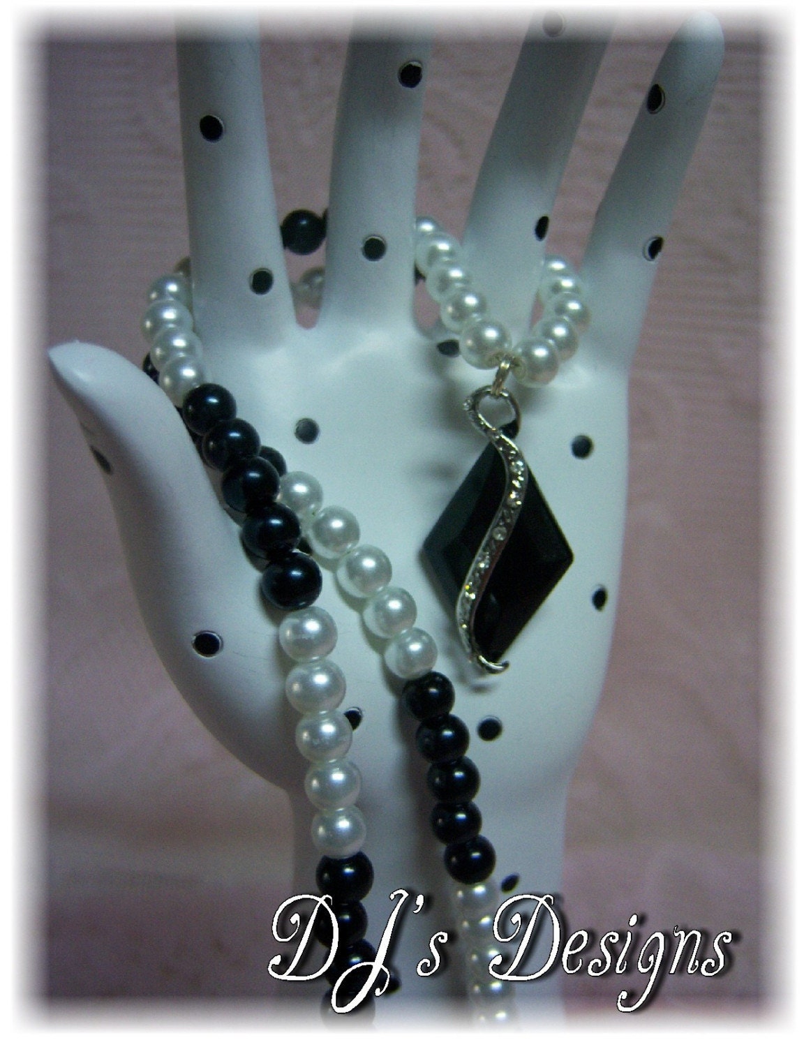 Black and White Pearls Necklace