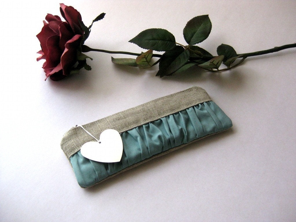 Zipper Pouch, Pouch - The Mini True Romantic Pouch in linen/light blue - The Heart Collection