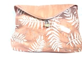 1970s Vintage Leafy Lovely Peach Makeup Hand Bag Purse