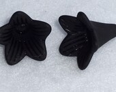 Black Trumpet Lucite Flower 22mm (4)