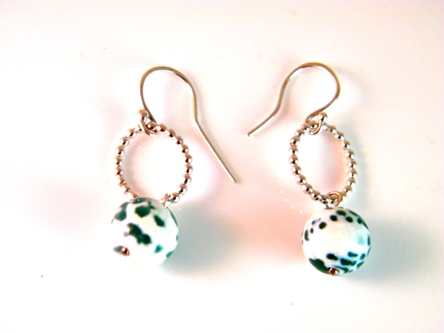 Green agate and white beaded wire oval earrings