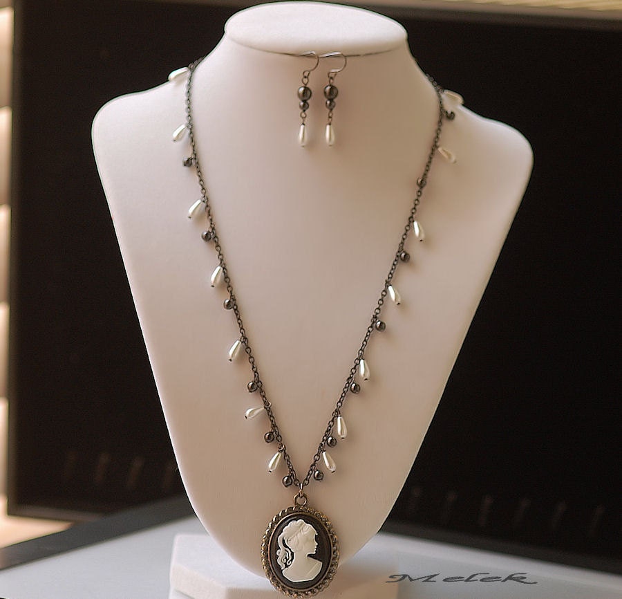 Black and White Lady Cameo Necklace Earring Set