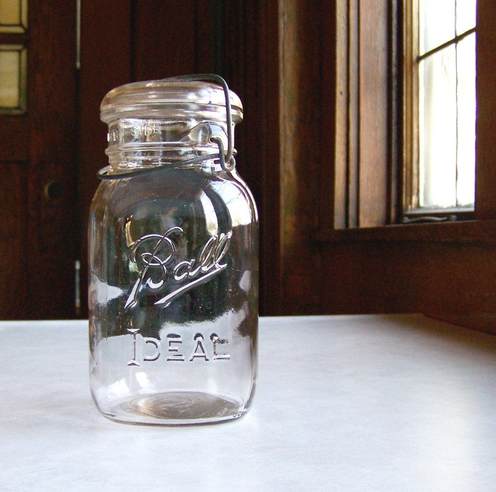 Clear Ball Ideal jar with glass lid and wire clamp
