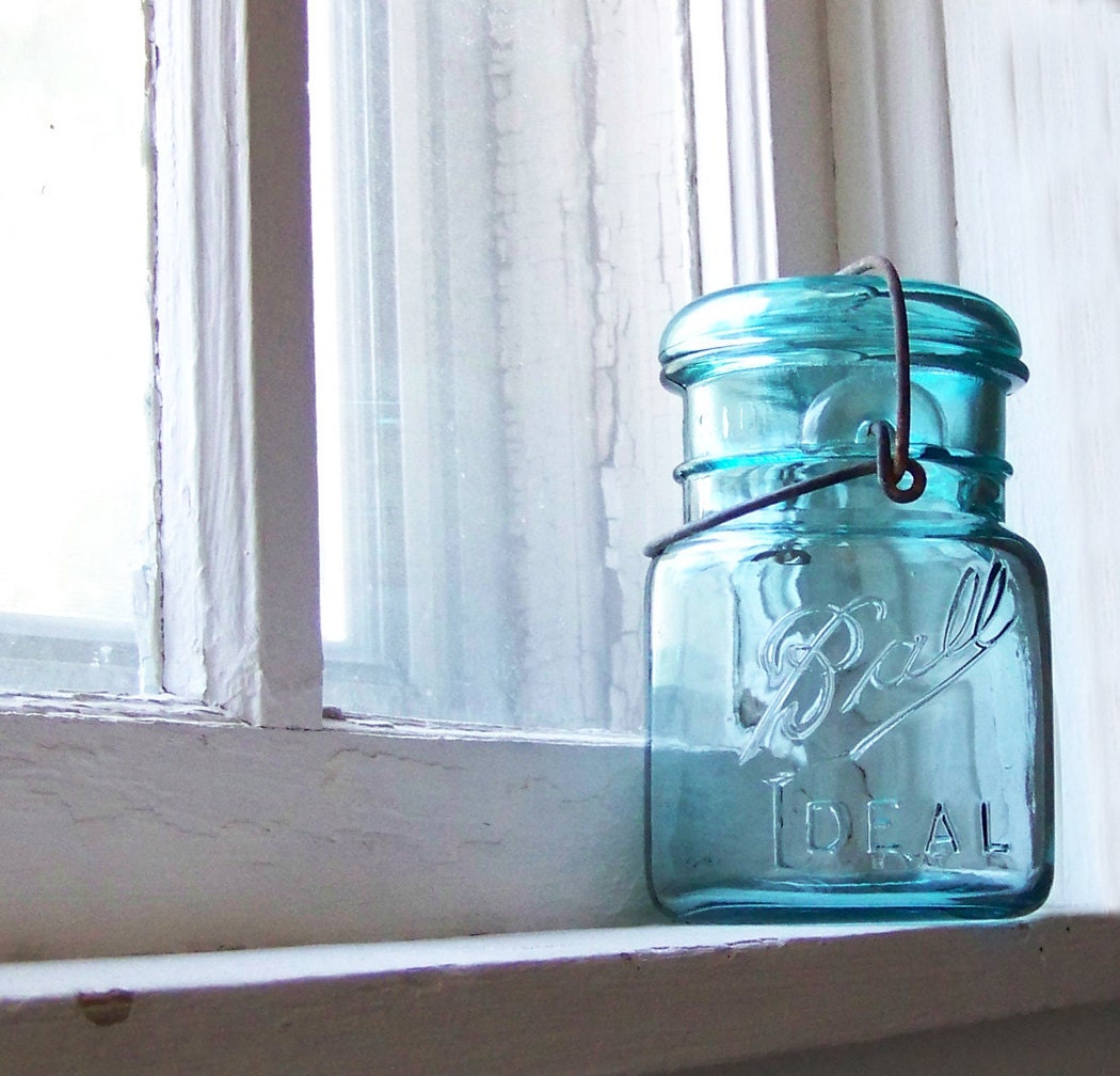 Vintage Ball Ideal Jar, aqua pint size with glass lid and wire closure, pre 1937