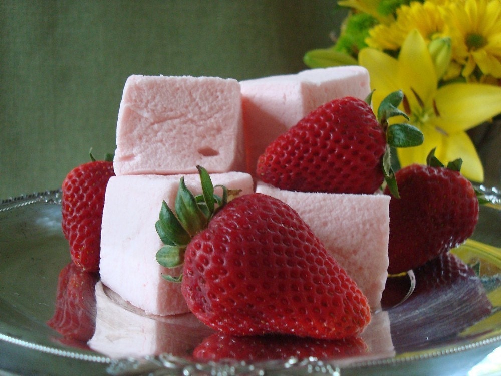18 Gourmet Strawberry Marshmallows