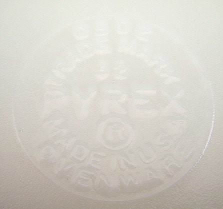 BUTTERPRINT Pyrex Refrigerator Dish