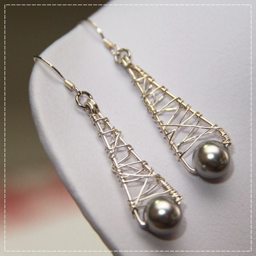 Paris - The Eiffel Tower (Choose your preferred color of Swarovski Elements crystal pearls or stones)