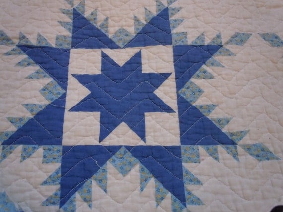 Wonderful Vintage Olde Kentucky Quilt In Blue and White