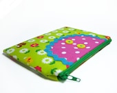 Field of critters bibbed pouch