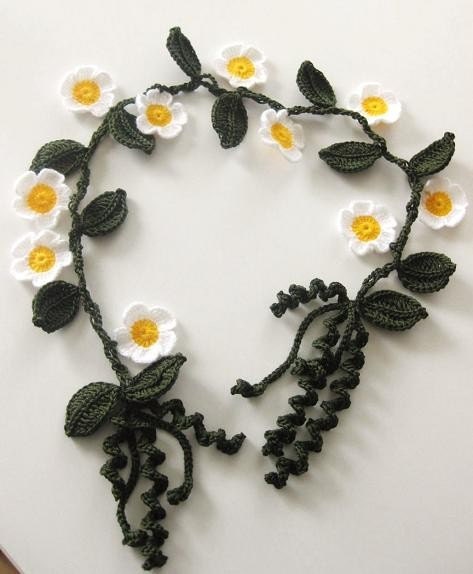 Flower Necklace, in Green