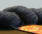 Qina knitting yarn - Baby alpaca and bamboo - worsted (dark navy)