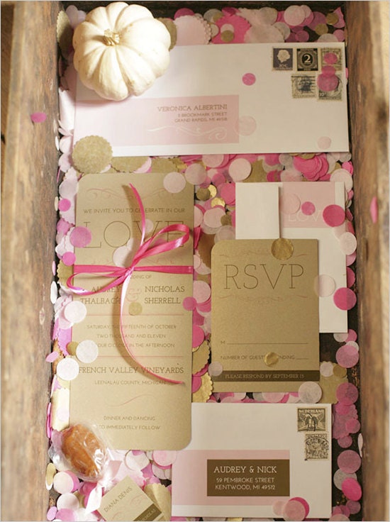 Gold Glamor - metallic gold wedding invitation with round corner details