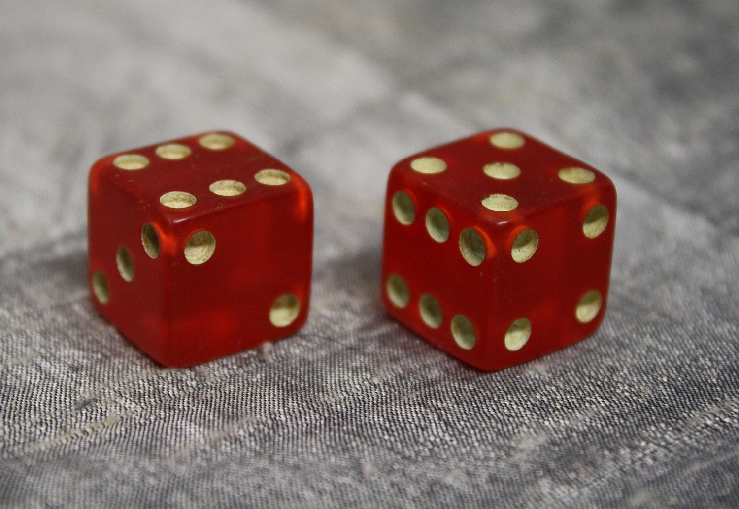 Vintage Dice - Clear Red