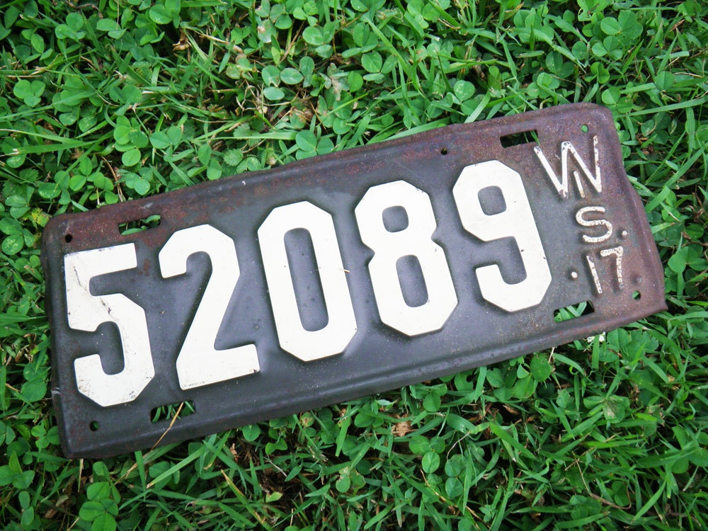 Vintage Car License Plate - Wisconsin 1917. PRICE REDUCED.