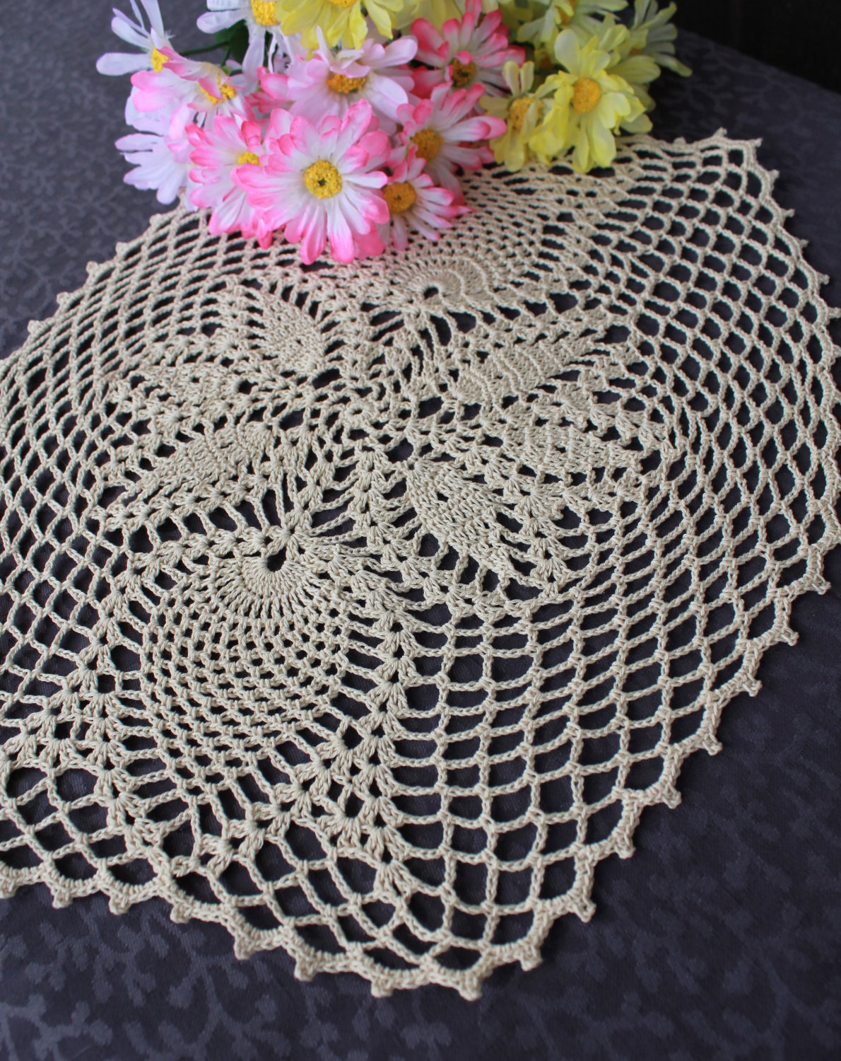 Tulip ecru doily