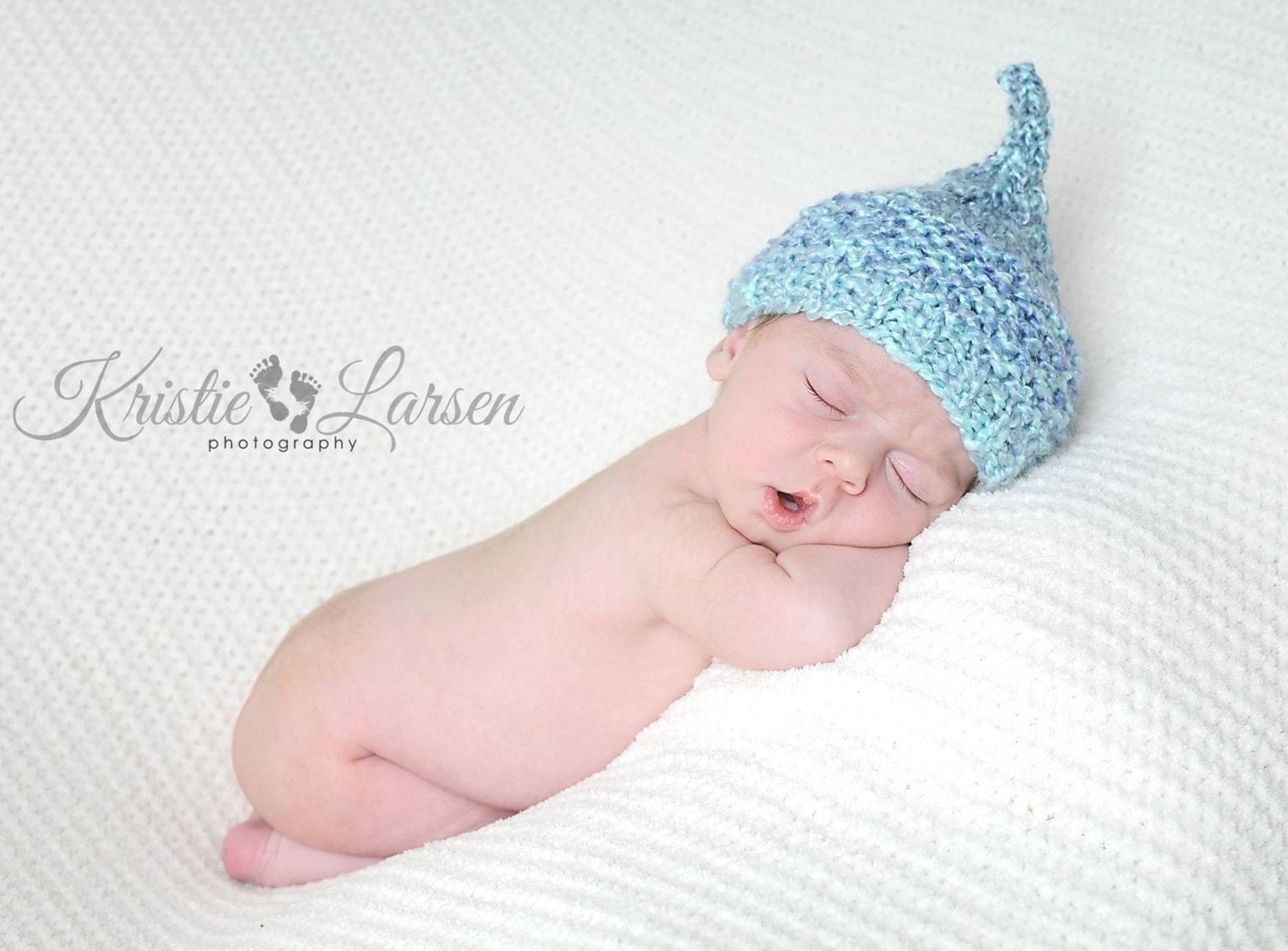Knitted Kiss HAT for Newborn Baby, Aqua Blue White Yarn, Photography Prop