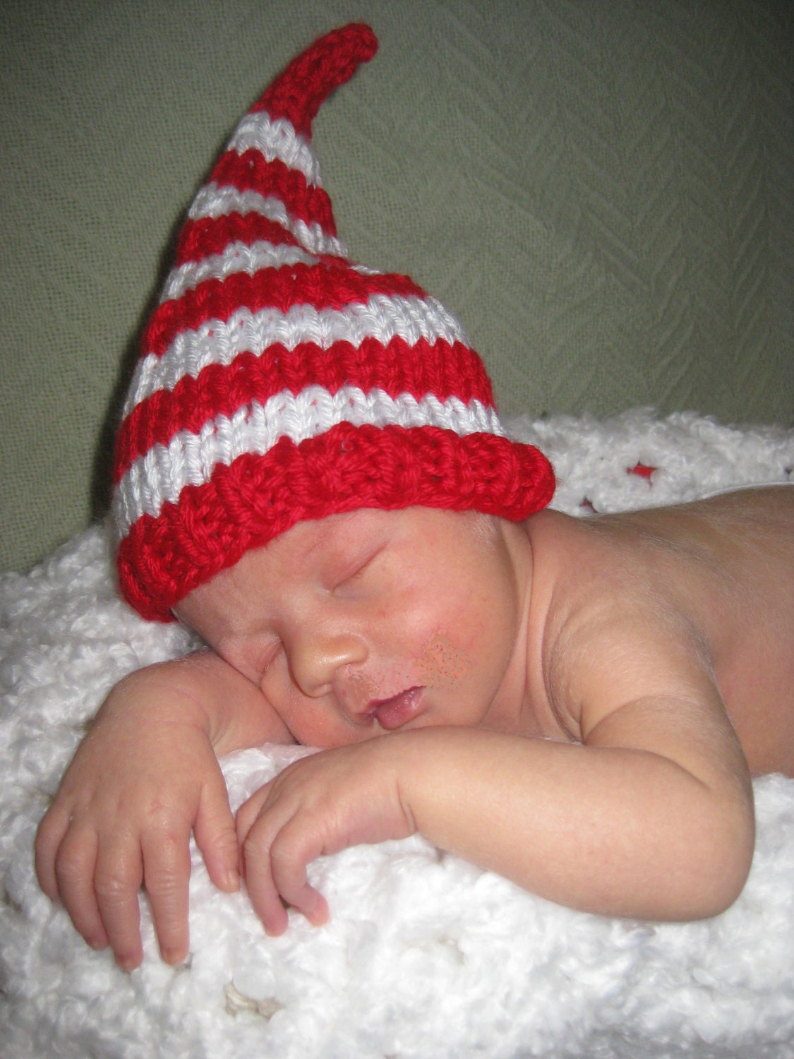 Knitted Kiss Elf Hat for Newborn Baby, Red and White Stripes, Photography Prop