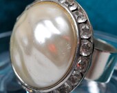 Cocktail ring. Pearl with rhinestones. Upcycled vintage. Adjustable.