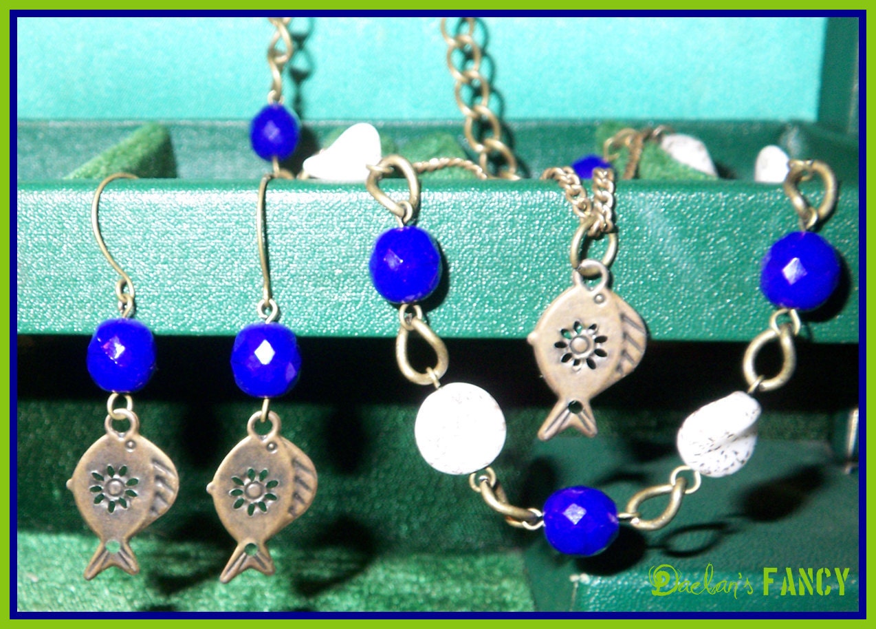 Fish in the sea. Blue and white necklace and earring set.