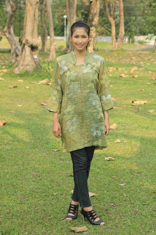 SALE 30 USD--M264---Rainflower ( Beautiful batik pleats cotton blouse with flowers motif )