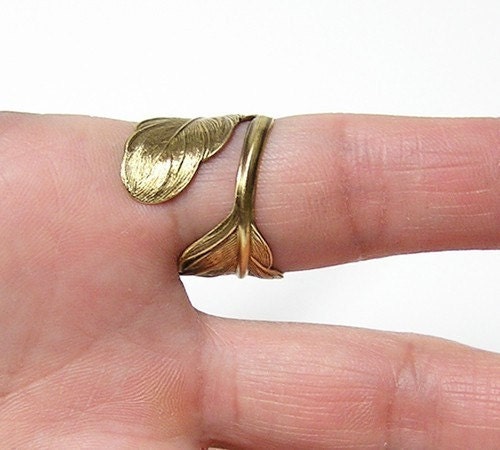 Steampunk ANGEL FEATHER, Victorian, Adorable feather wraps around finger