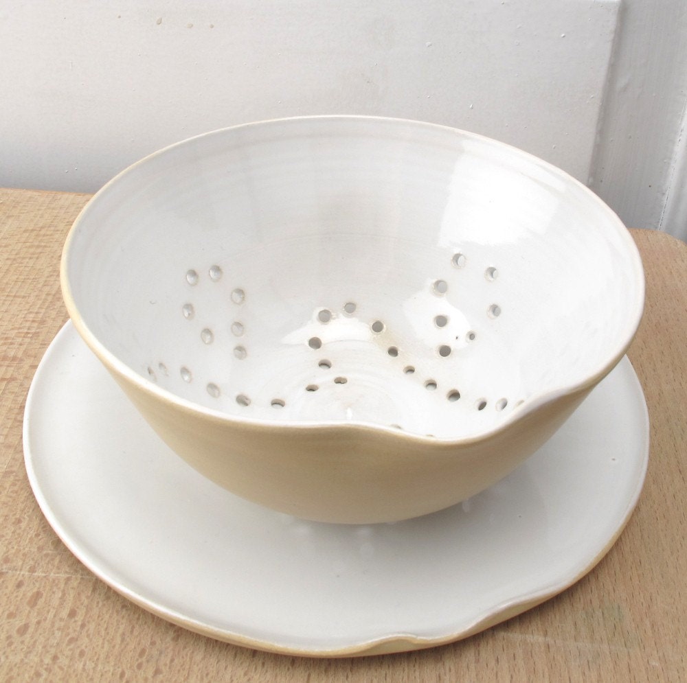 berry bOwl with curly dish