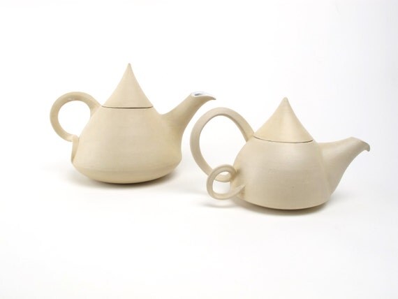 MADE TO ORDER: a wOnderful teapot in the series of the poetry of daily use