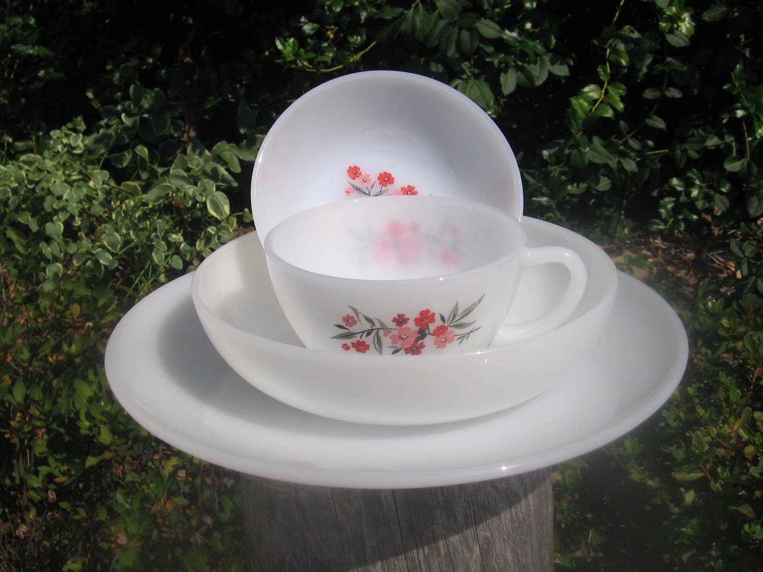 Vintage Early 1960s FIRE KING 5 piece Primrose Pattern Dish and Bowl Set