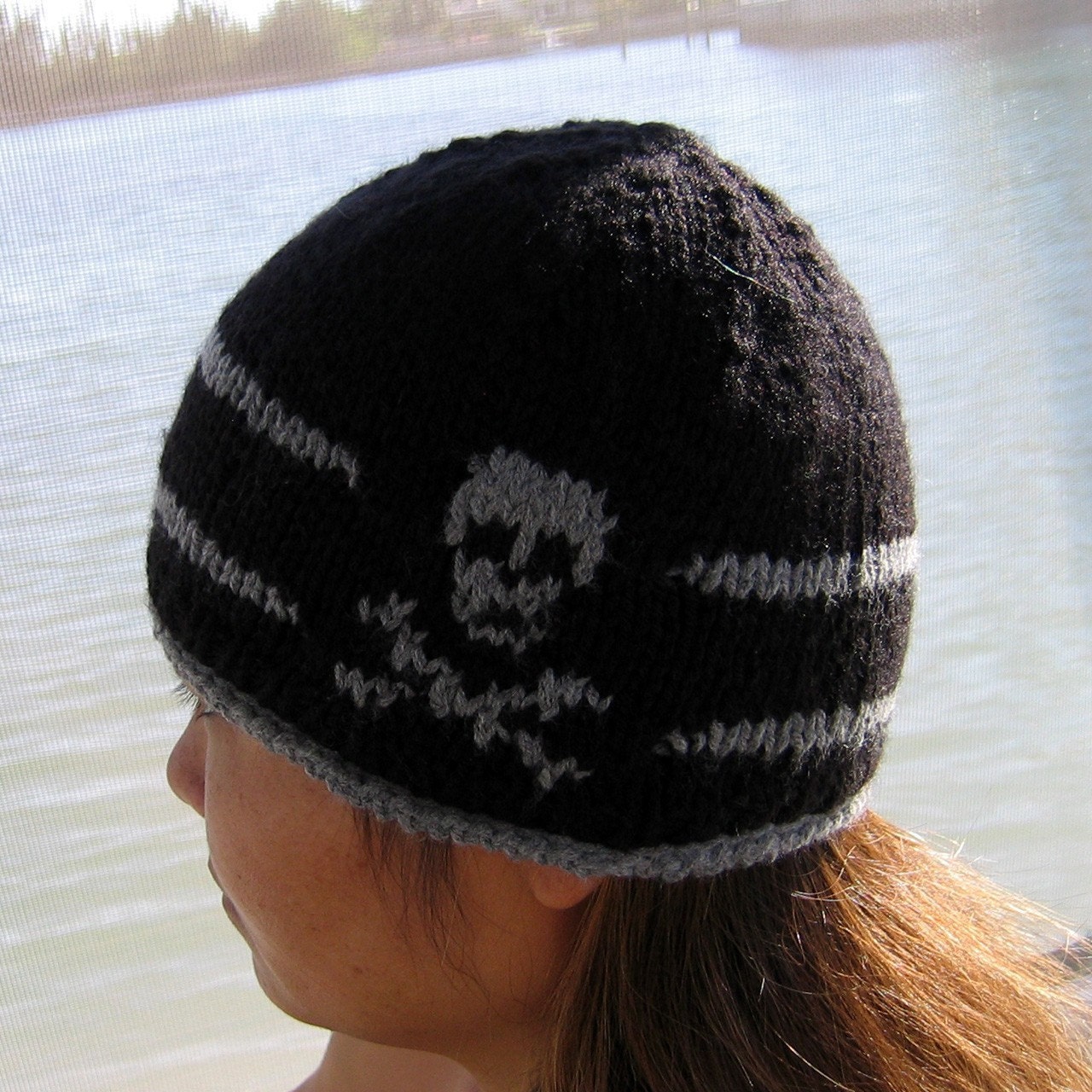 Unisex Skull Cross Bone Kintted Hat Size - Medium