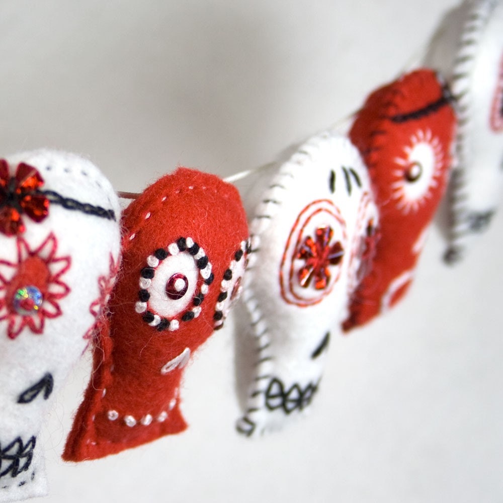 Felt Sugar Skull Garland Bunting, red and white Mexican Folk Art