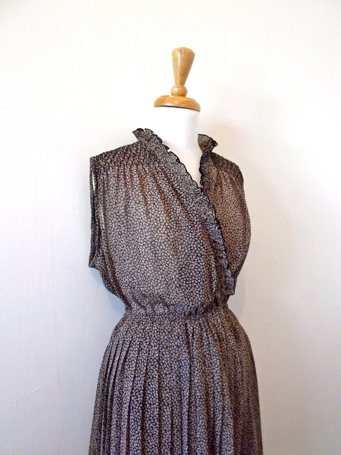 70s Day Dress / Vintage 1970s Ditsy Bohemian Black Floral Print Indie Folk Prairie Dress