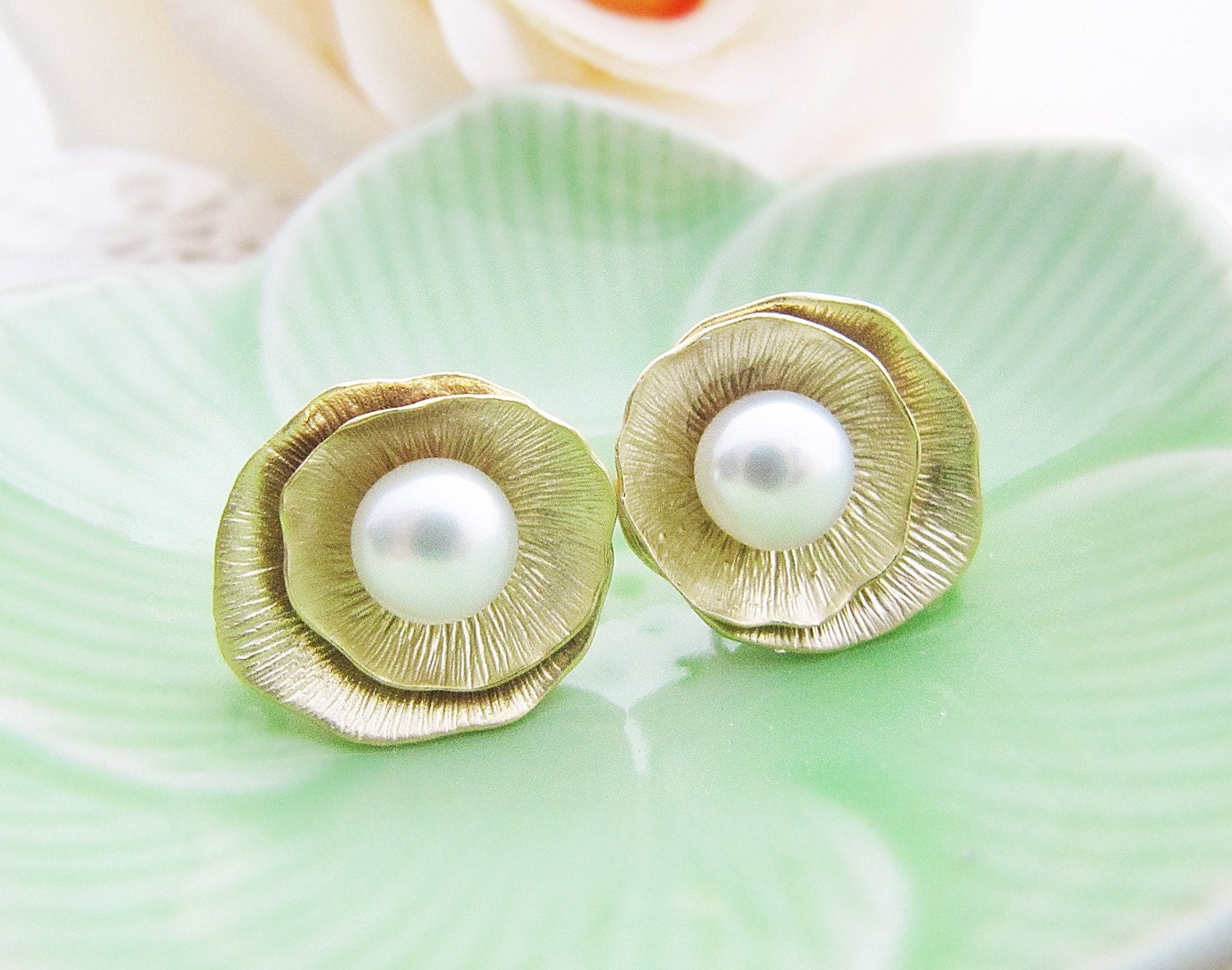 10% OFF Set of 5 Bridal Earrings Bridesmaid Earrings Beautiful Matte Gold Lotus Ear posts with freshwater pearl