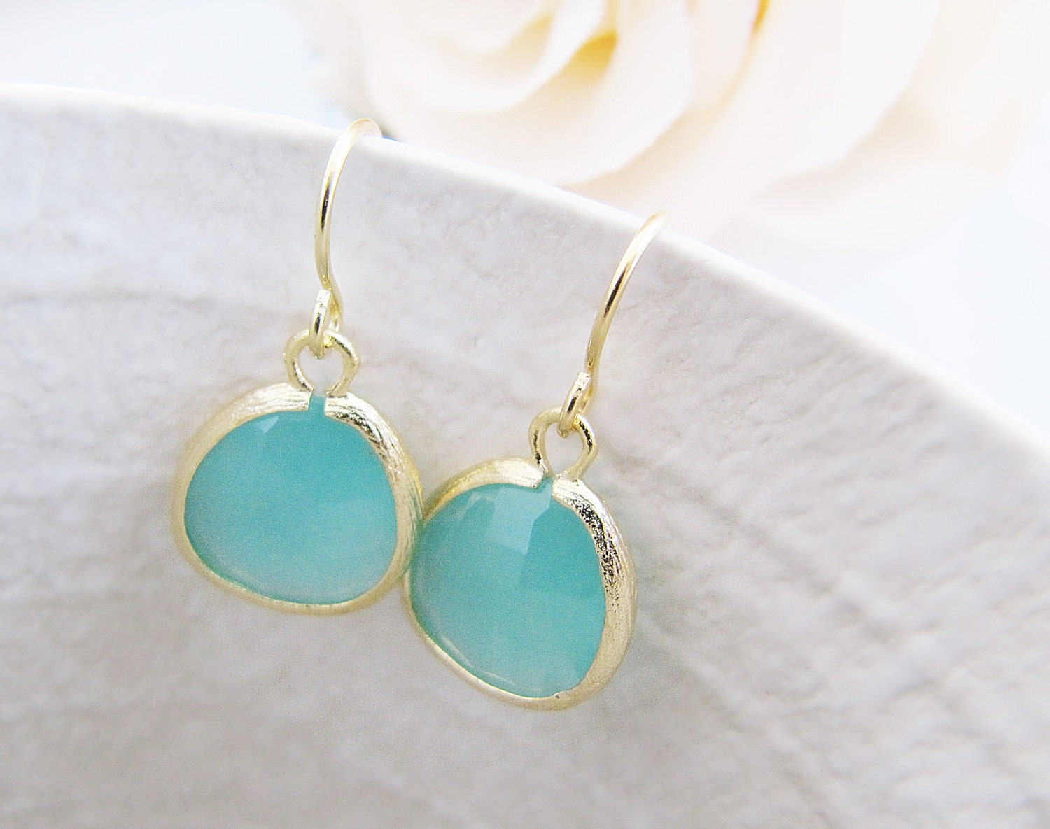 10% OFF SET of 5 Wedding Jewelry Bridal Earrings Bridesmaid Earrings Mint Opal Sea Foam Glass Matte Gold Trimmed Earrings Bridesmaid Gifts