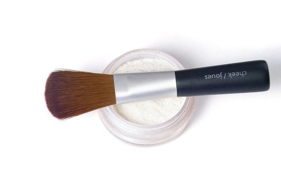 Perfecting Powder-primes and nourishes the skin with Pure Silk and Pearl Powder-10gr