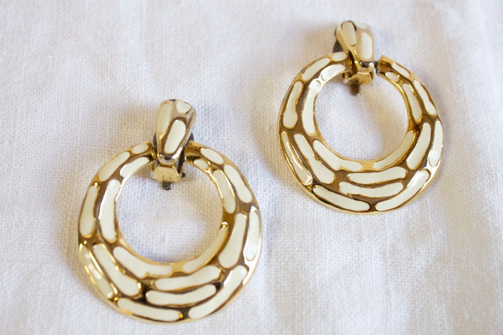 Vintage Earrings Round Gold and Ivory Clip on