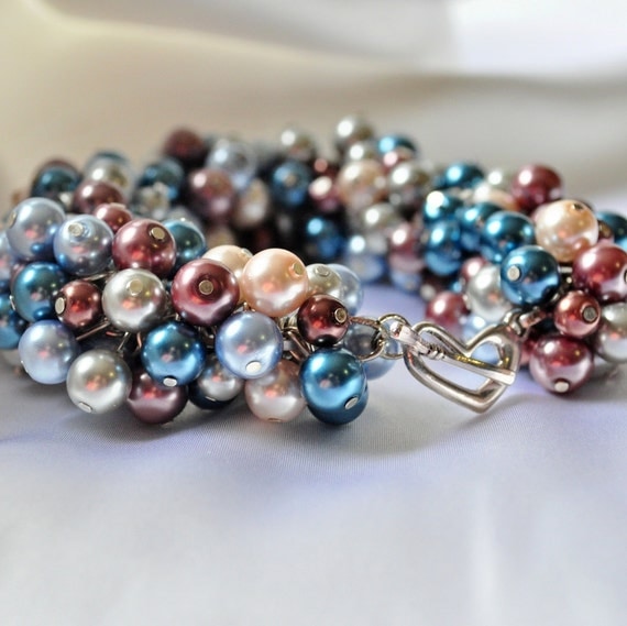Gorgeous pearl dangle bracelet in blues and wines