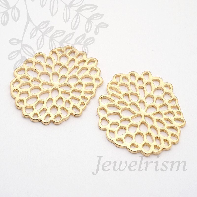 PD465-01-MG // Gold Plated 31 x 27mm Mum Flower Pendant, Matt, 4 Pc