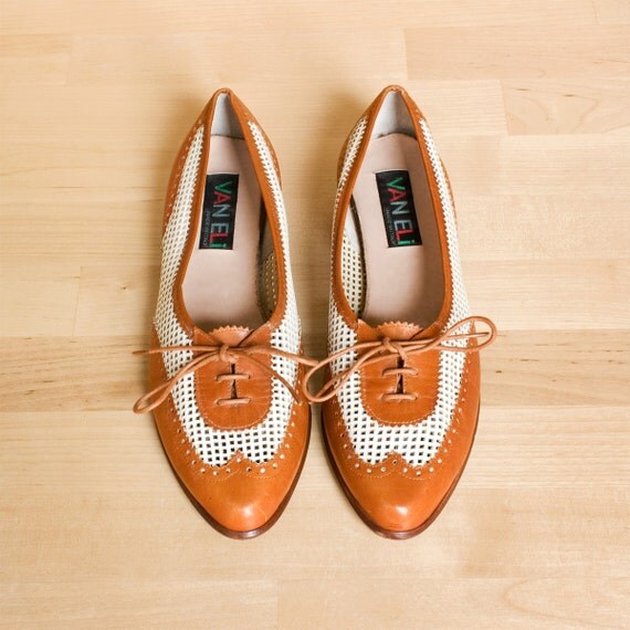 Size 8.5 oxfords. Vintage Van Eli perforated leather shoes. Wingtip toes. Made in Italy.