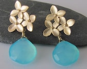 Flowers bouquet post earrings in gold (EW224)