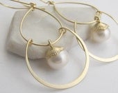 Pearls chandeliers earrings in gold (EW123)