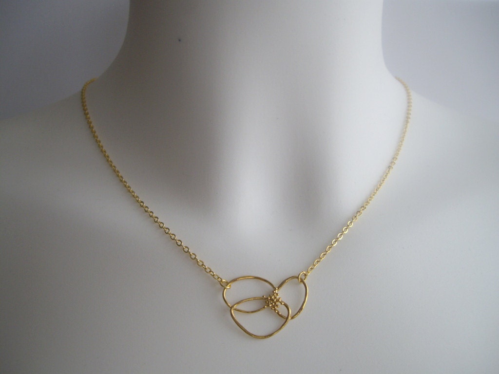 Pistil flower necklace in gold (N150)