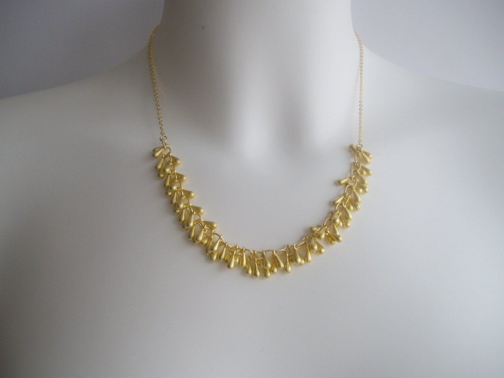 Tiny teardrops necklace in gold (N151)