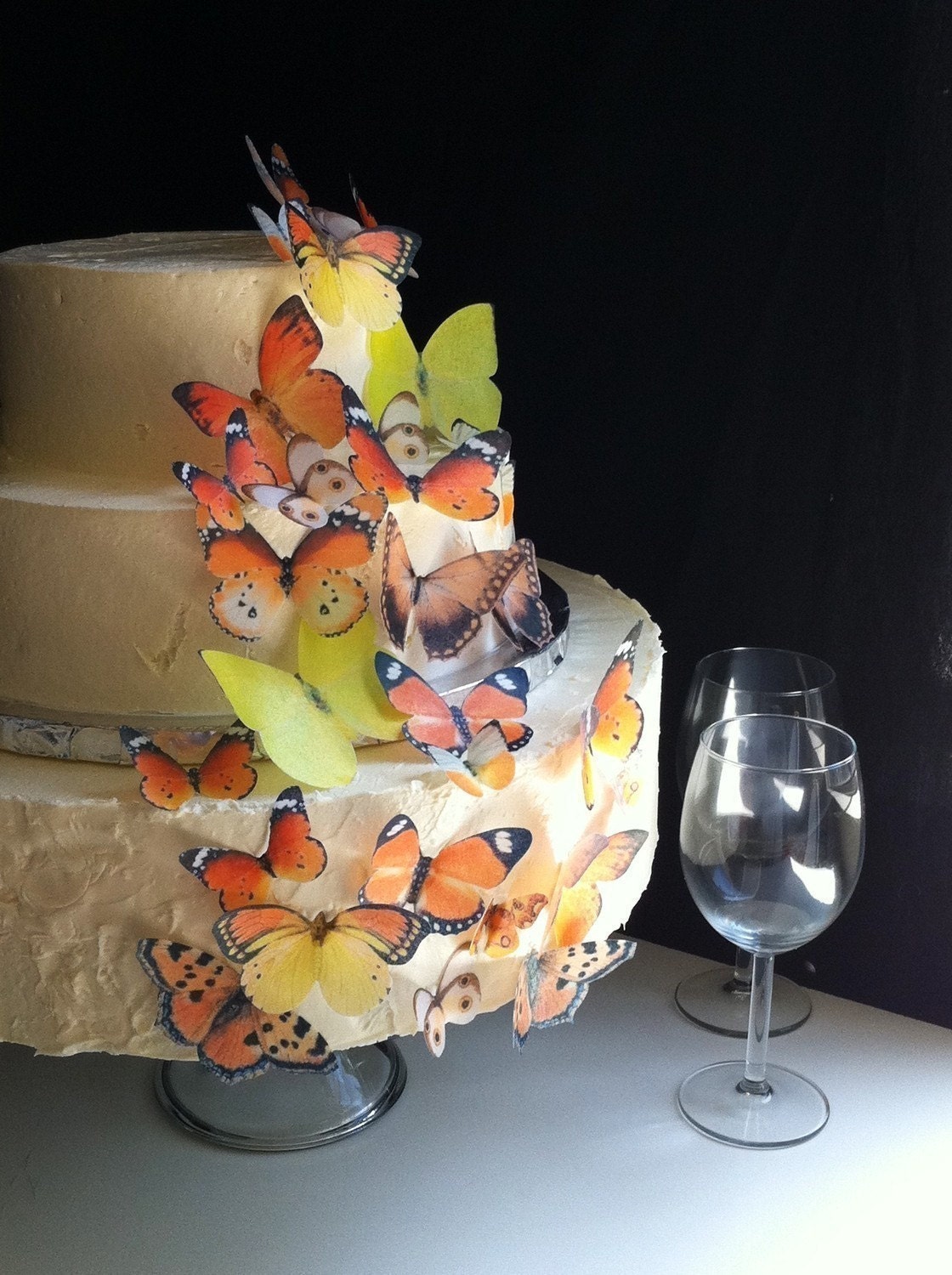 The Original EDIBLE BUTTERFLIES- Assorted Orange and Yellow - set of 30-Cake & Cupcake toppers - Food Accessories