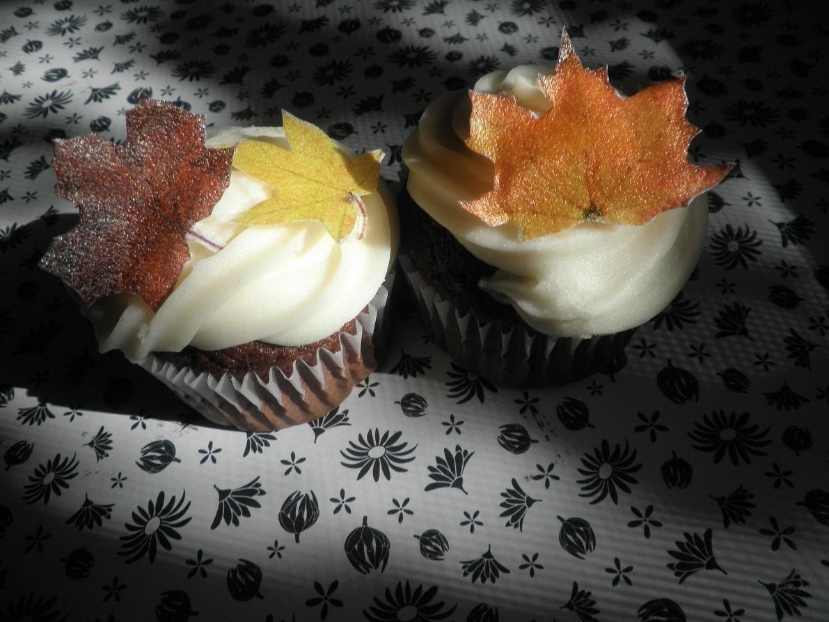 Edible Fall Leaves - 20  - Cake & Cupcake toppers - Food Accessories