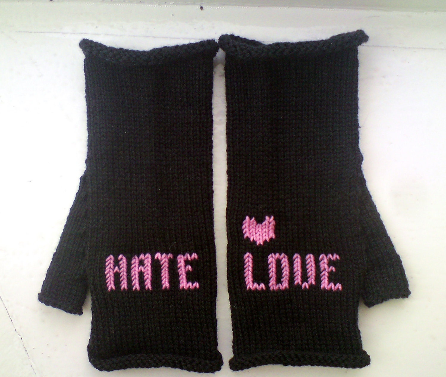 Hand Knit Fingerless Gloves - Knuckle Tattoo LOVE & HATE - Valentines Day - Anti-Valentines - black pink gloves