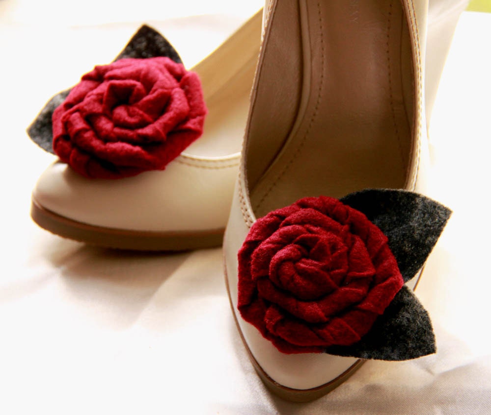 Beverly - Maroon felt rolled rose shoe clips